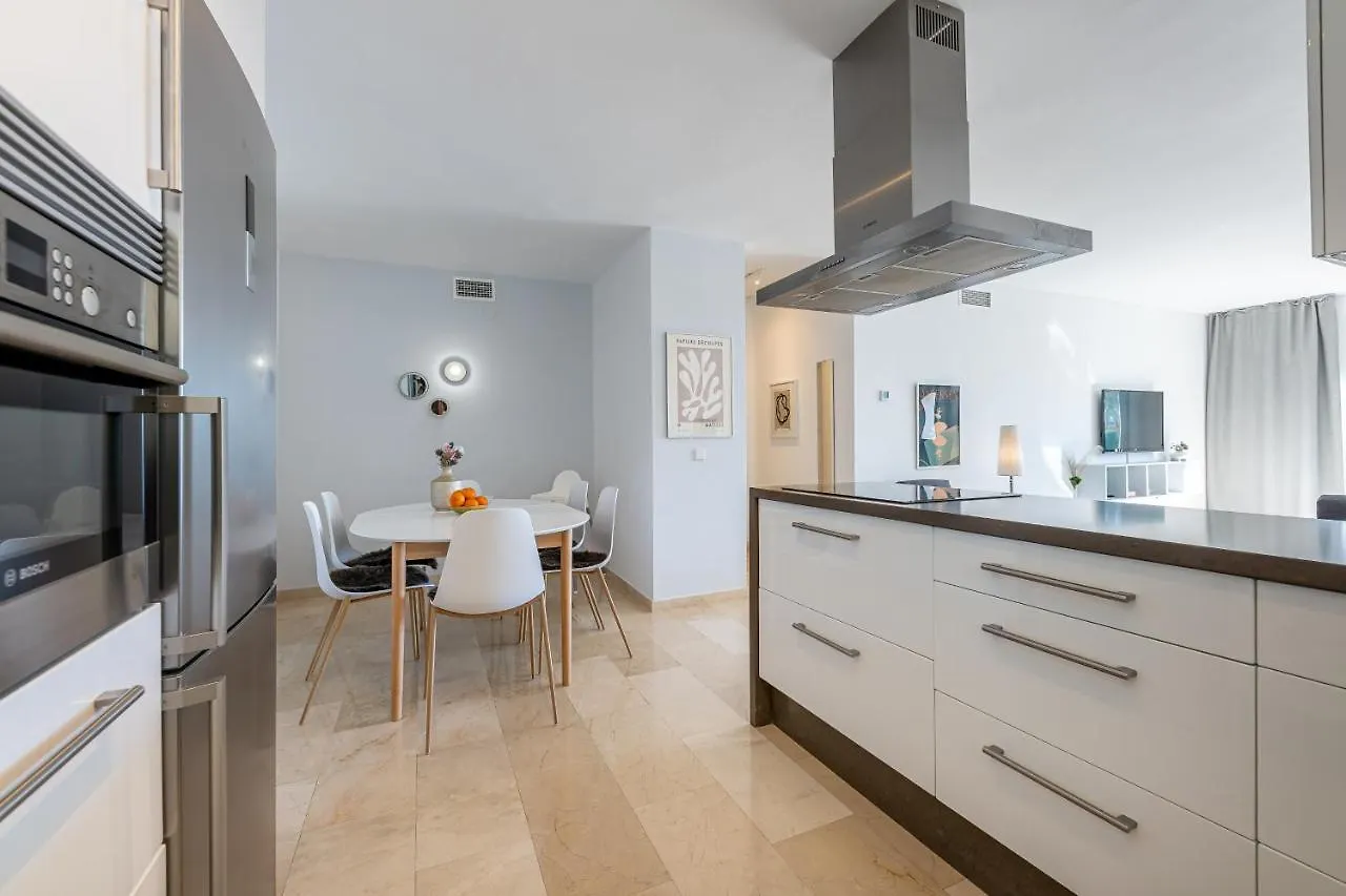 Apartment 2 Bedroom With Sea And Mountain Views, Pool Marbella